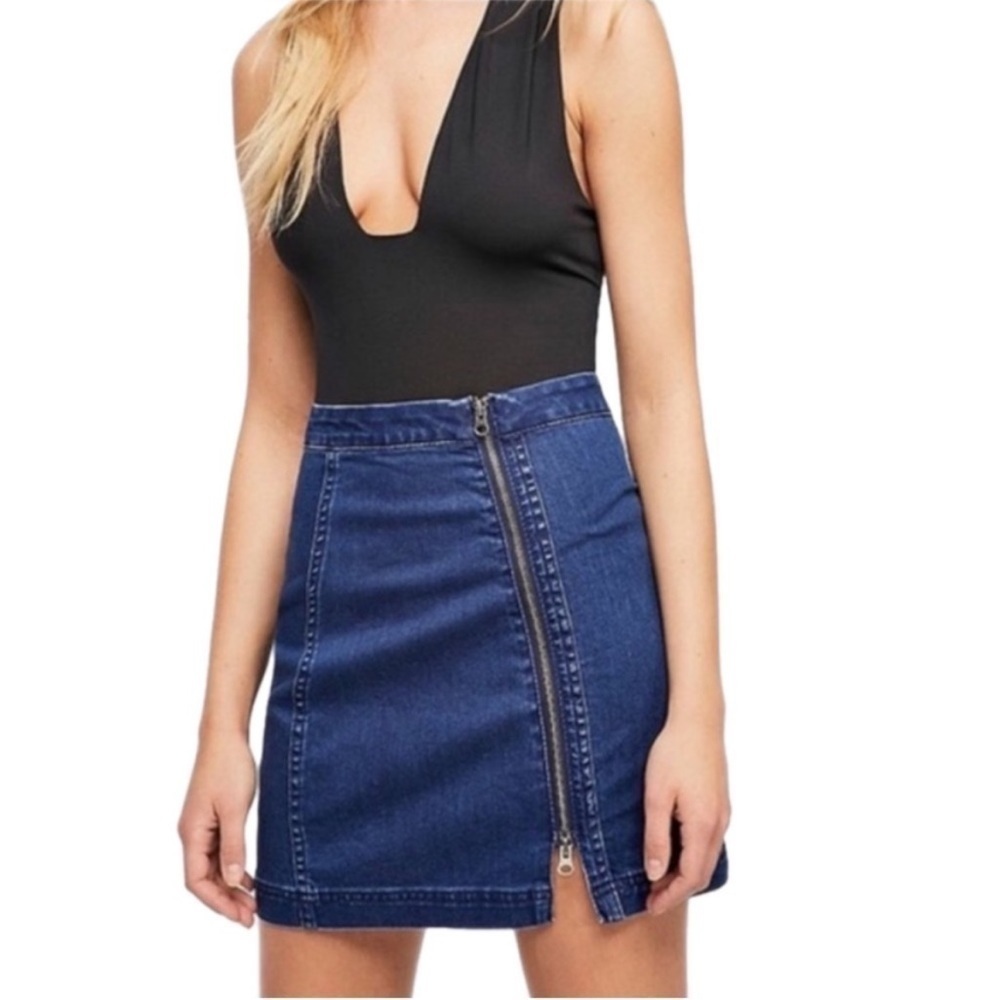 Free People Blue Denim Size Zip Mini Skirt Size 6